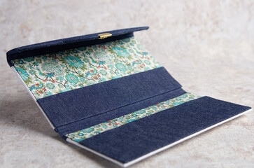 カルトナージュ　エレガントな三つ折りファイルフォルダー