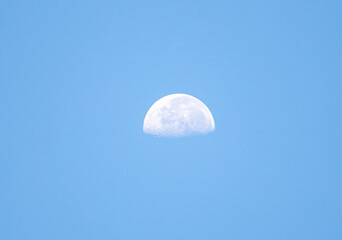 Crescent moon against blue sky.