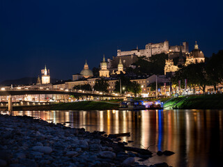 Fototapeta premium Salzburg bei Nacht