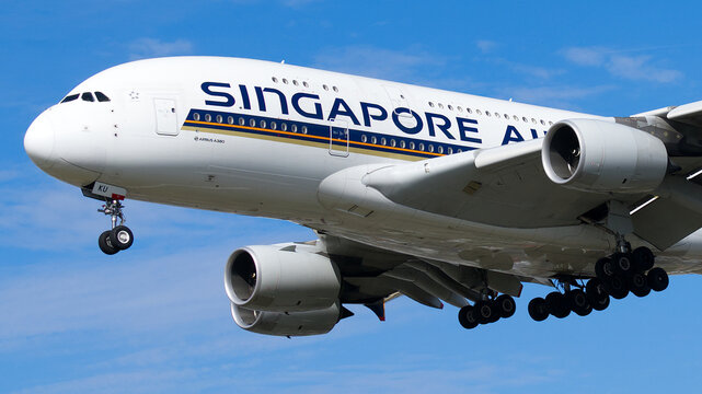Singapore Airlines Airbus A380 on final approach to landing with a clear blue sky. London - 28th August 2024