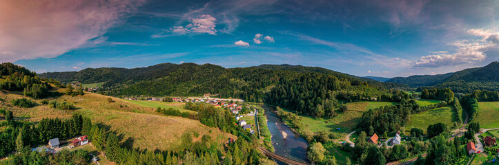 Fototapeta premium Muszyna, Dolina Popradu, lato widok z powietrza.