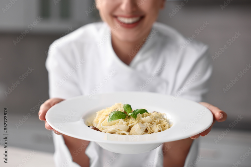 Wall mural professional chef with delicious pasta in kitchen, closeup