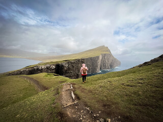 S&oslash;rv&aacute;gsvatn, lake hanging above an ocean, Faroe Islands
