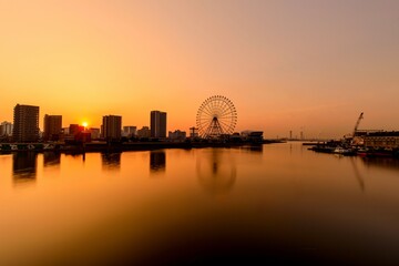 名古屋市、朝焼けの名古屋港ガーデンふ頭
