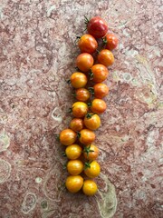 a bunch of tomatoes from yellow to red 