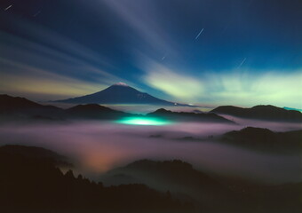 吉原から眺める夜の富士山　静岡県静岡市清水区にて