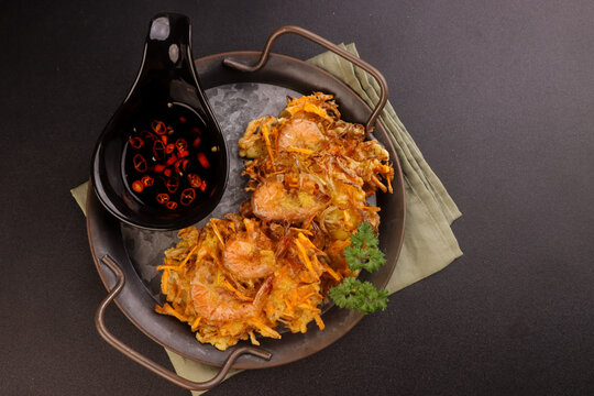 Ukoy Na Togue is Filipino Fritters Made of Bean Sprouts, Carrots and Shrimps.