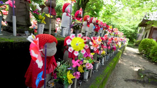 Estatuas Jizo en el Templo Japon&eacute;s