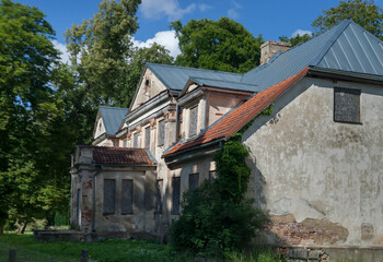 View of the manor building.