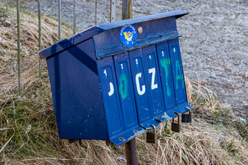 Obraz premium Poczta Polska, skrzynka listowa.