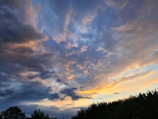 Serene Sunset Sky with Cirrus Clouds: A Perfect Background or Wallpaper
