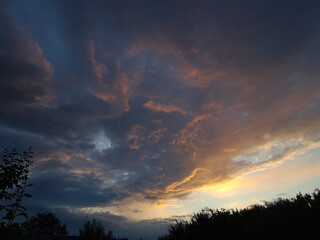 Serene Sunset Sky with Cirrus Clouds: A Perfect Background or Wallpaper
