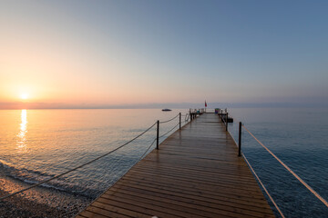 Obraz premium A wooden pier with a boat in the water
