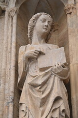 Steinskulptur an der Fassade des Erfurtes Doms