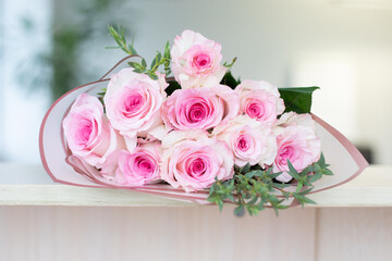 Beautiful bouquet of pink roses on table