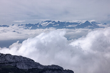 Masyw Pilatus, szczyty górskie, Alpy, nad chmurami, masyw górski Alp Ureńskich, Szwajcaria, Obwaden, Nidwaden, Lucerna © Arkadiusz
