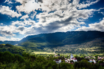 Fototapeta premium kleines Dorf in den Karpaten