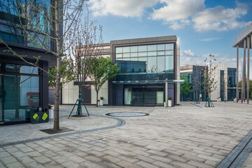 Modern Architectural Design in a Vibrant Urban Commercial Space