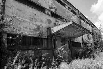 Obraz premium Constructions of an abandoned bakery