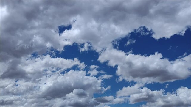 Cloudy landscape with grayish clouds close together