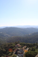 Paisaje mirador Tibidabo, Bosque cima de Barcelona 