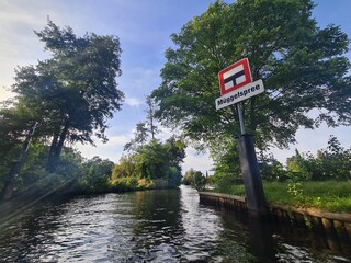 Müggelspree - Fluss mit Müggelspree - Schild in Berlin Rahnsdorf