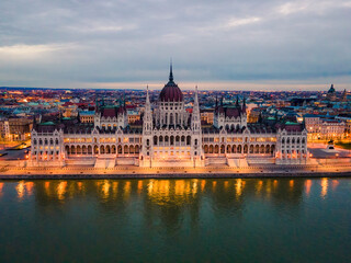 Obraz premium Aerial view of Parliment Building in Budapest