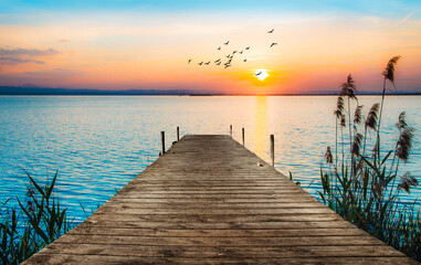 Atardecer de colores en el lago