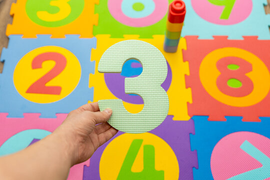 Dynamic foam counting mats displaying numbers 1 to 9, supporting early childhood numeracy and cognitive development.