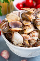 Bowl of clams.