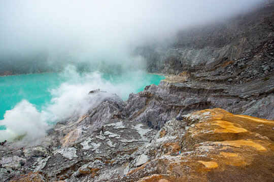 vulkan kawah ijen iauf der insel java