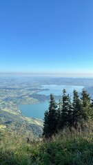 Ausblick auf einen See in der Schweiz.
