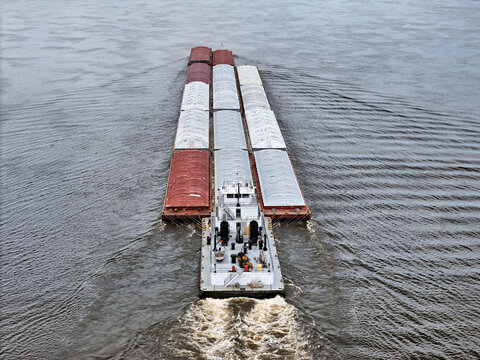 Tug boat pushing a set of 14 barges up the Mississippi River