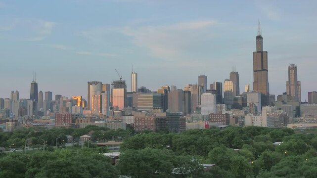This timelapse showcases the transition from day to night, revealing the stunning Chicago skyline as the city lights gradually illuminate the buildings and streets. The iconic Willis Tower