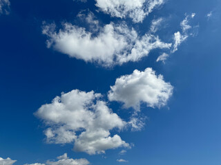 Ceu Azul com lindas nuvens brancas