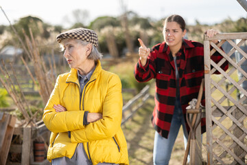 Conflict between female neighbors in the country farm
