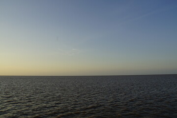 Obraz premium sea, ocean, sky, water, clouds, nature, horizon, clouds, beach, landscape, blue, waves, seascape, sun, sunset, coast, cloudy,