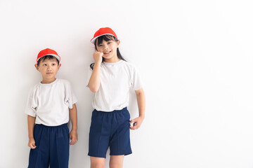 体操着を着た小学生