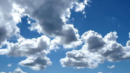 Obraz premium 夏の綺麗な青空と雲の風景