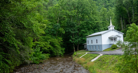 morning drive around blue ridge parkway in north carolina towards asheville from blowing rock