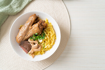 Egg noodles served dry with braised duck