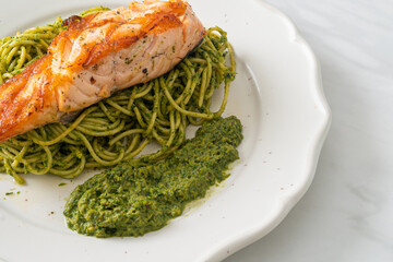 Spaghetti pesto with grilled salmon