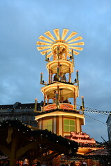 Weihnachtspyramide auf dem Rossmarkt in Frankfurt