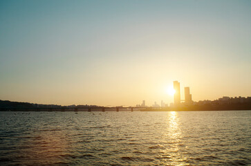 Fototapeta premium Beautiful Colorful Sunset in river. at business District in City.