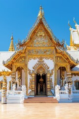Fototapeta premium Thai Temple Architecture Golden Roof Detail and Entrance