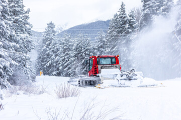 Snow groomer ratrack machine, ski slope