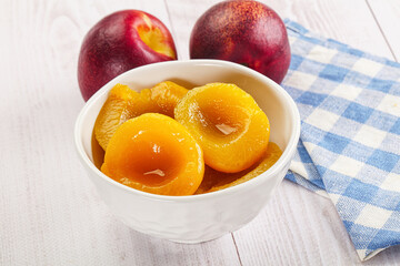 Canned peaches with sweet syrope