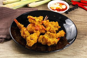 Golden deep prawn tempura wuth sauce