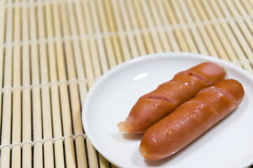 焼きたてのソーセージ