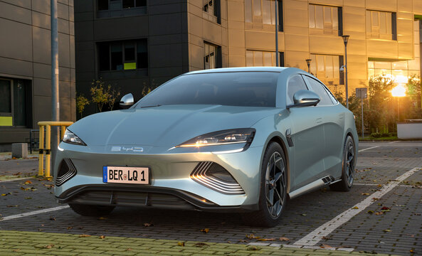 BYD SEAL: A dynamic and intelligent electric car from China